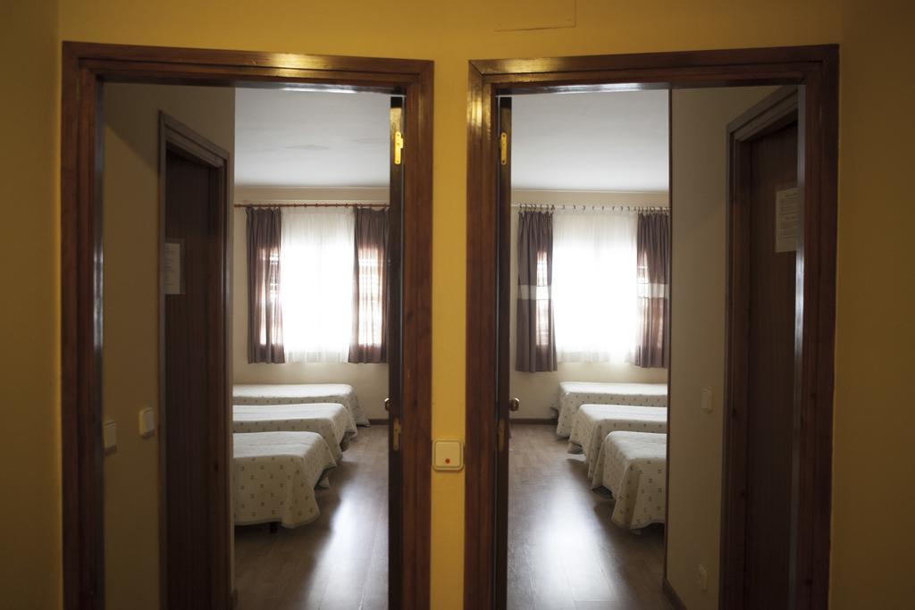 Hotel Silvia Empuriabrava Oda fotoğraf